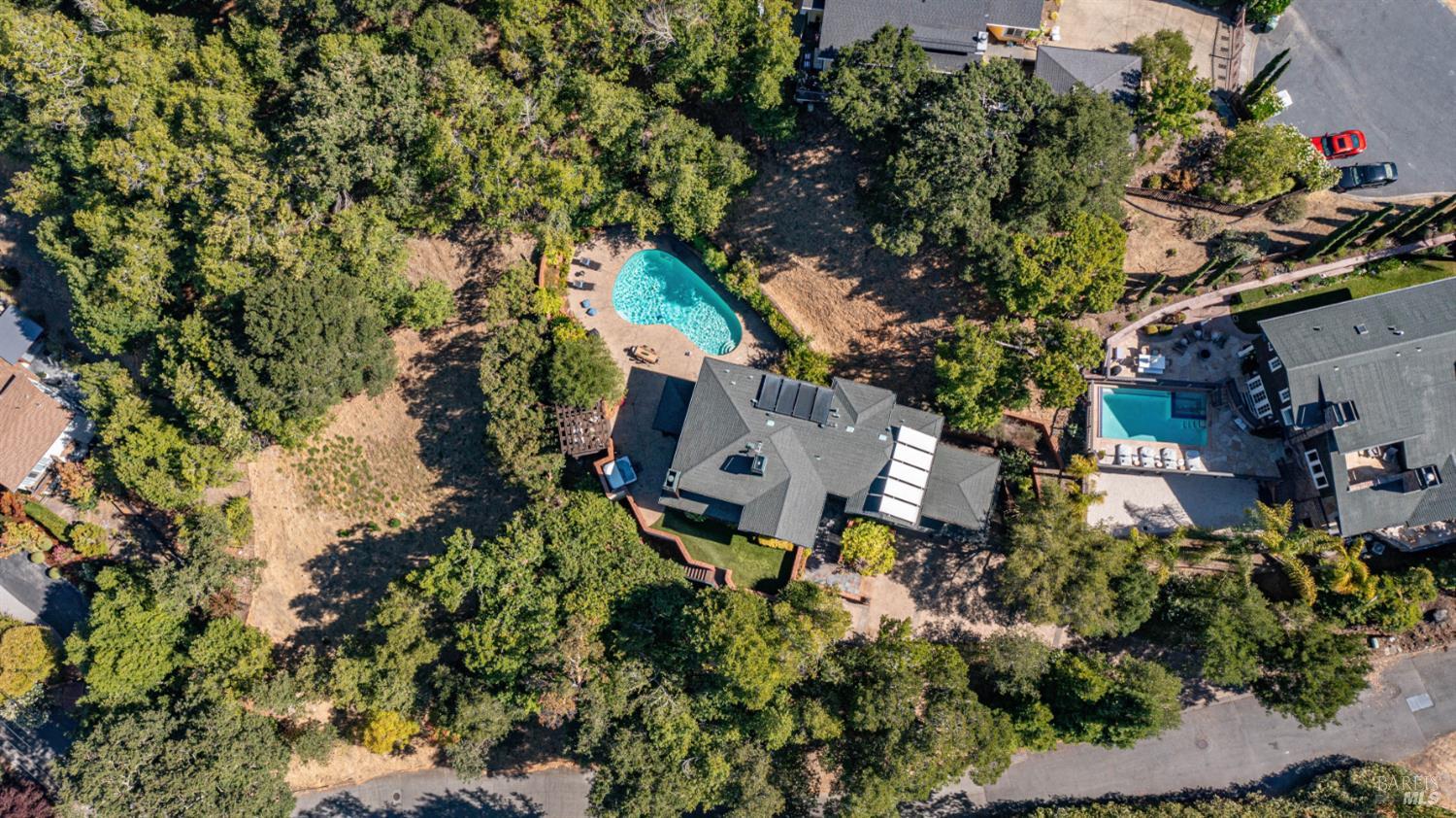 Detail Gallery Image 74 of 83 For 1 the Alameda Knls, San Anselmo,  CA 94960 - 5 Beds | 5/1 Baths