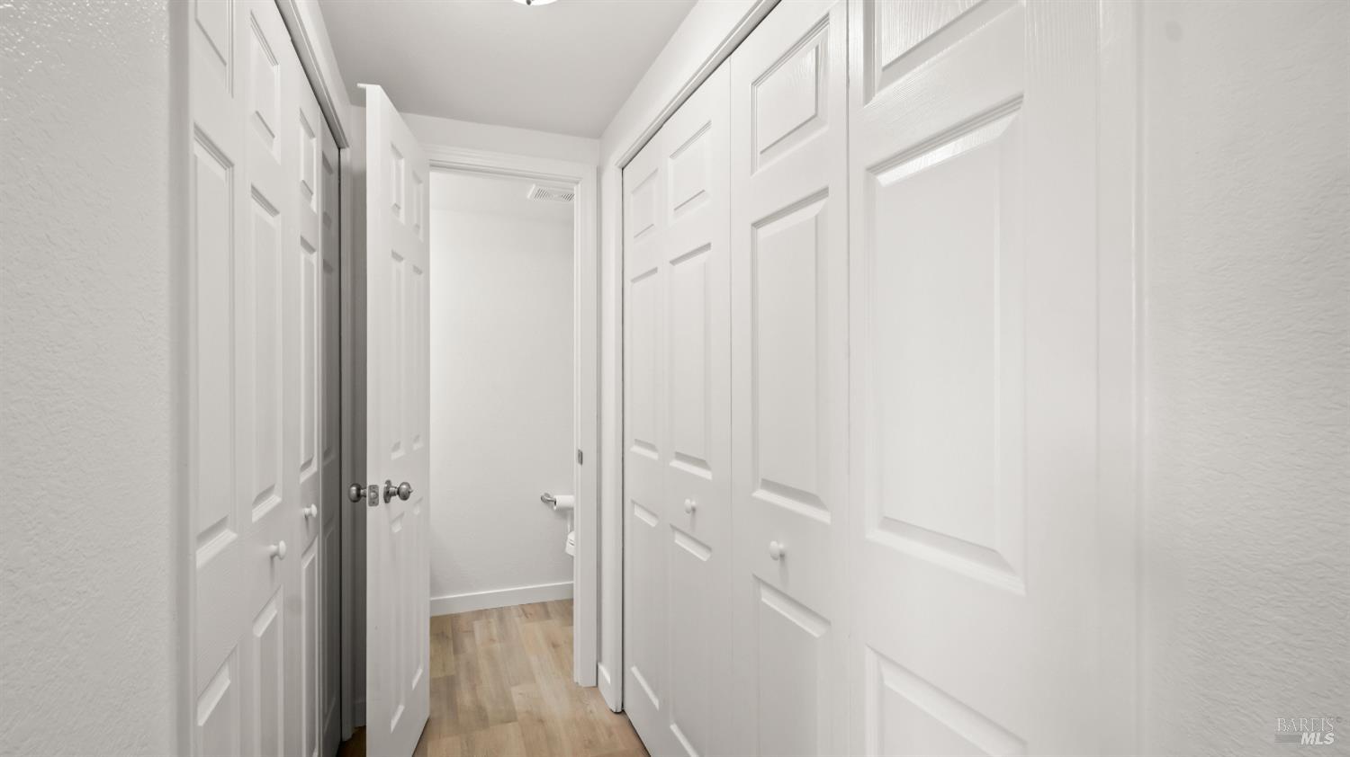 Detail Gallery Image 9 of 27 For 307 Occidental Cir, Santa Rosa,  CA 95401 - 3 Beds | 2/1 Baths