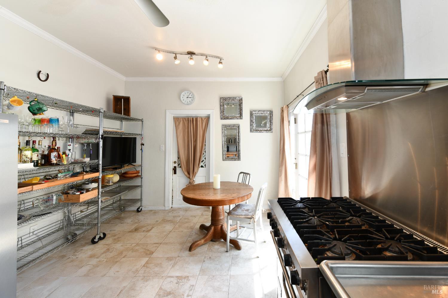 Detail Gallery Image 16 of 74 For 1545 Oak St, Napa,  CA 94559 - 2 Beds | 2 Baths