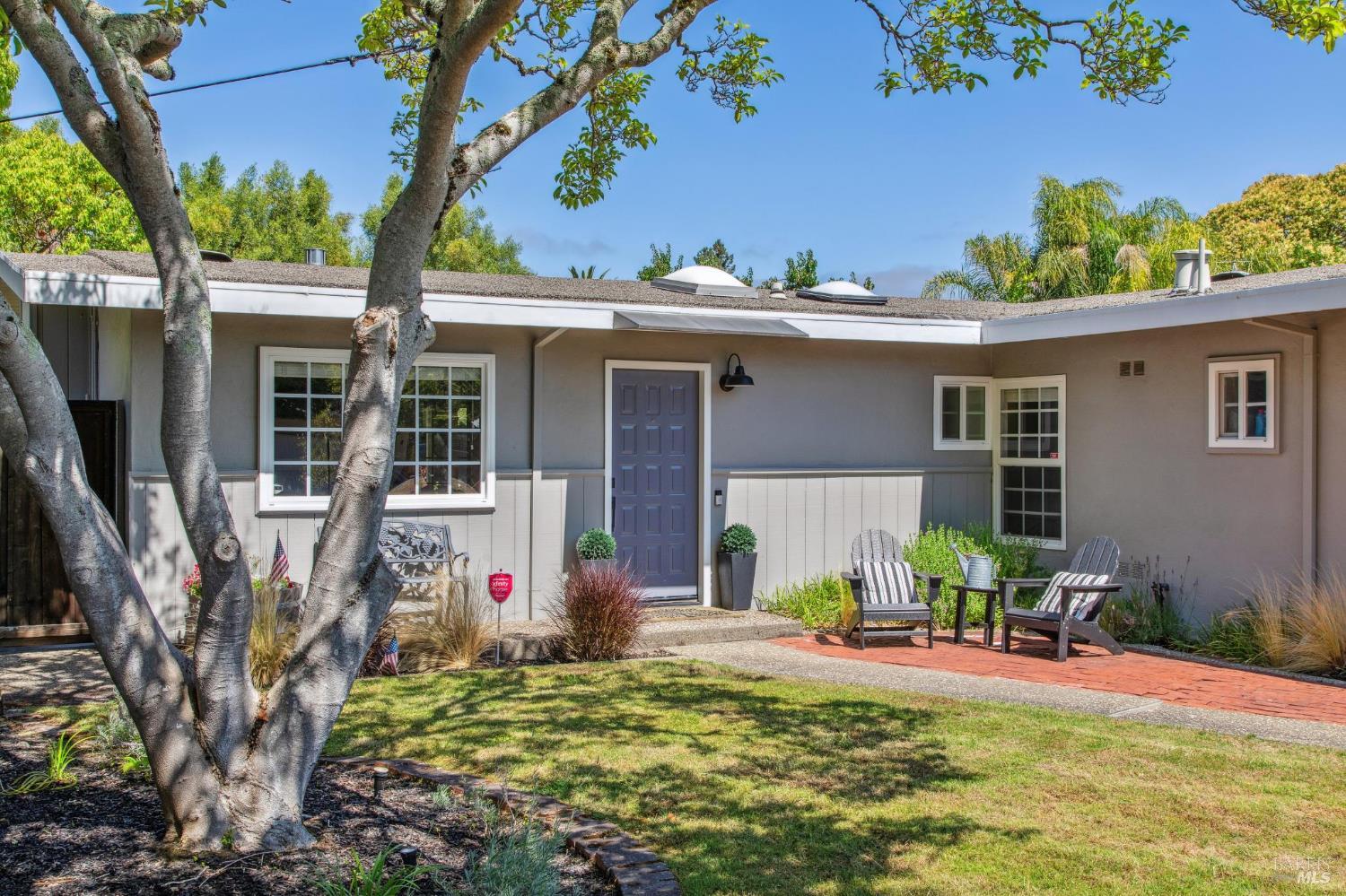 Detail Gallery Image 3 of 31 For 60 Ormond Ct, Novato,  CA 94947 - 3 Beds | 3 Baths