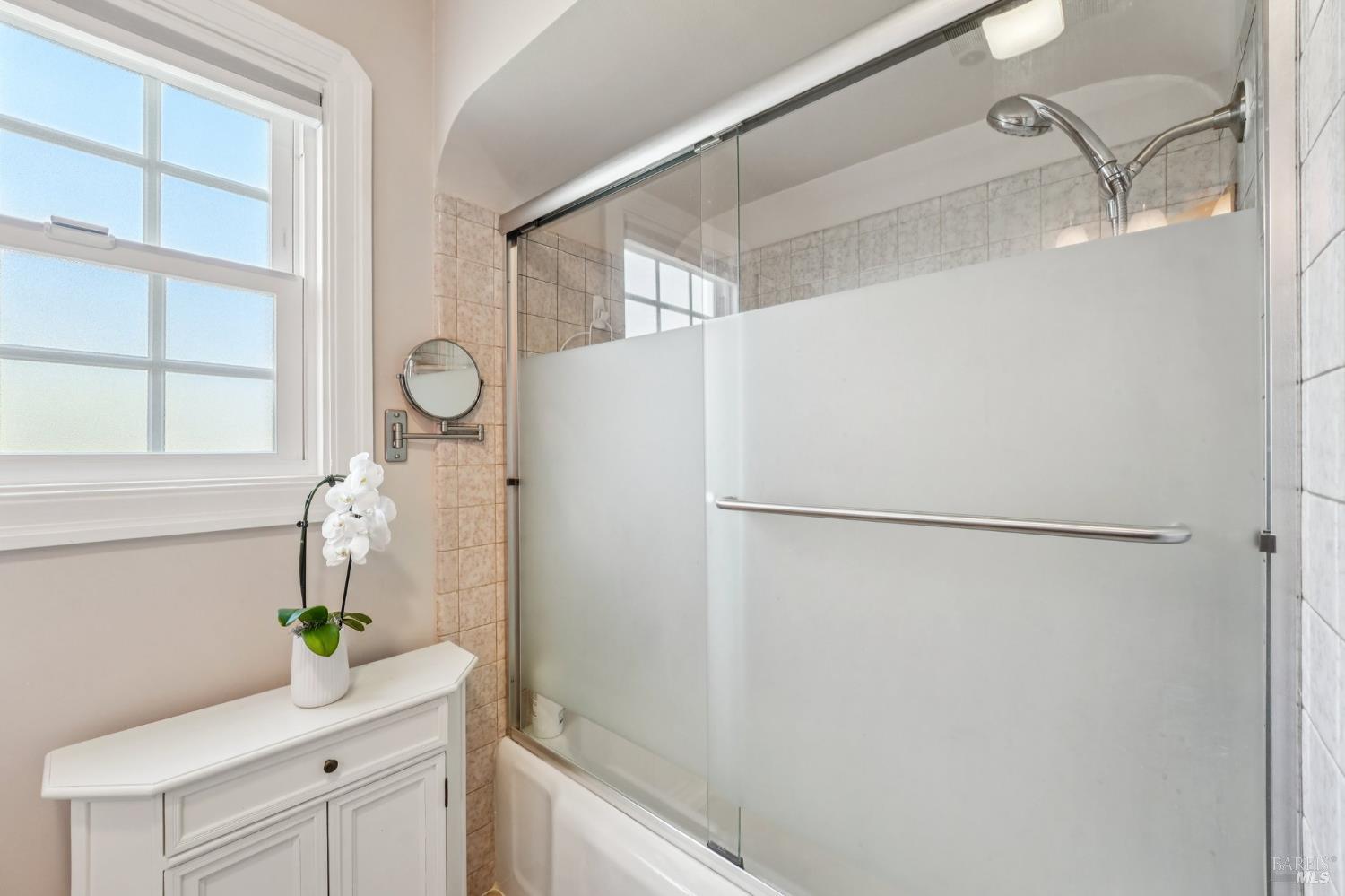 Detail Gallery Image 41 of 68 For 1072 Raymond Ave, Napa,  CA 94559 - 3 Beds | 1/1 Baths
