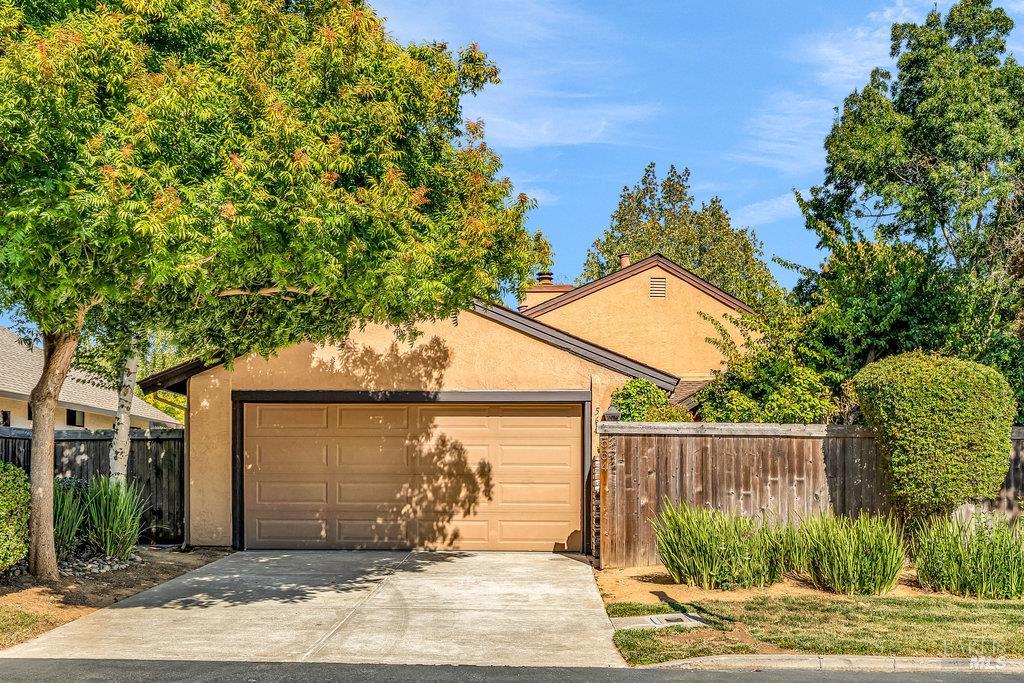Detail Gallery Image 3 of 66 For 564 Willow Ct, Benicia,  CA 94510 - 2 Beds | 2 Baths