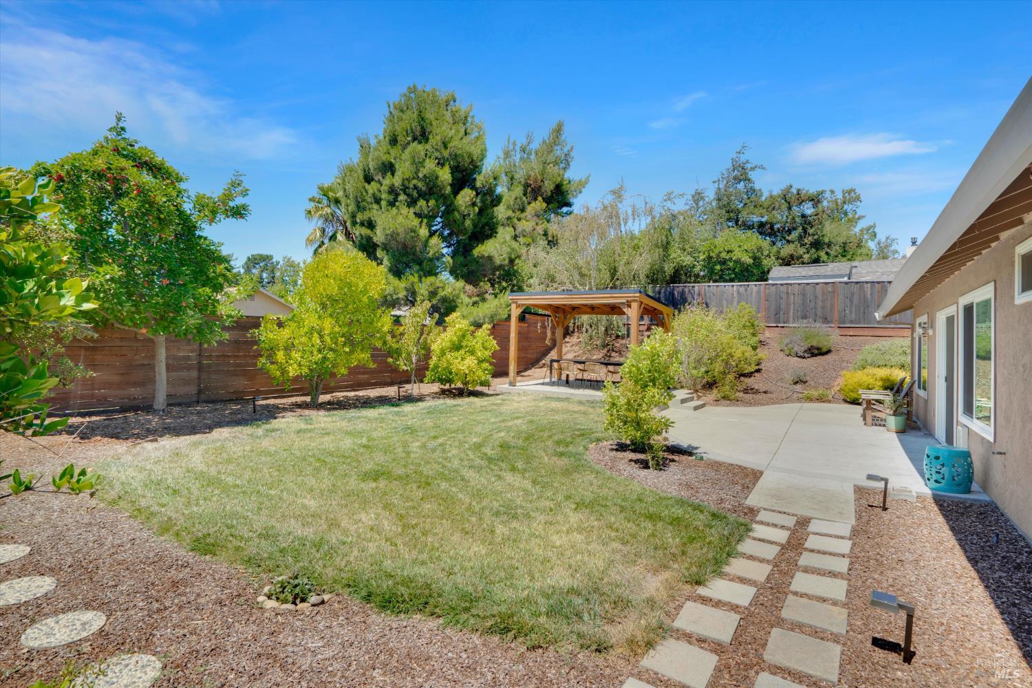 Detail Gallery Image 28 of 40 For 871 Hanlon Way, Benicia,  CA 94510 - 4 Beds | 2 Baths