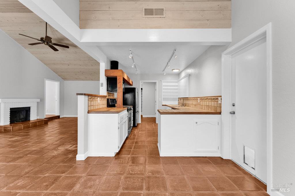 Detail Gallery Image 17 of 66 For 564 Willow Ct, Benicia,  CA 94510 - 2 Beds | 2 Baths