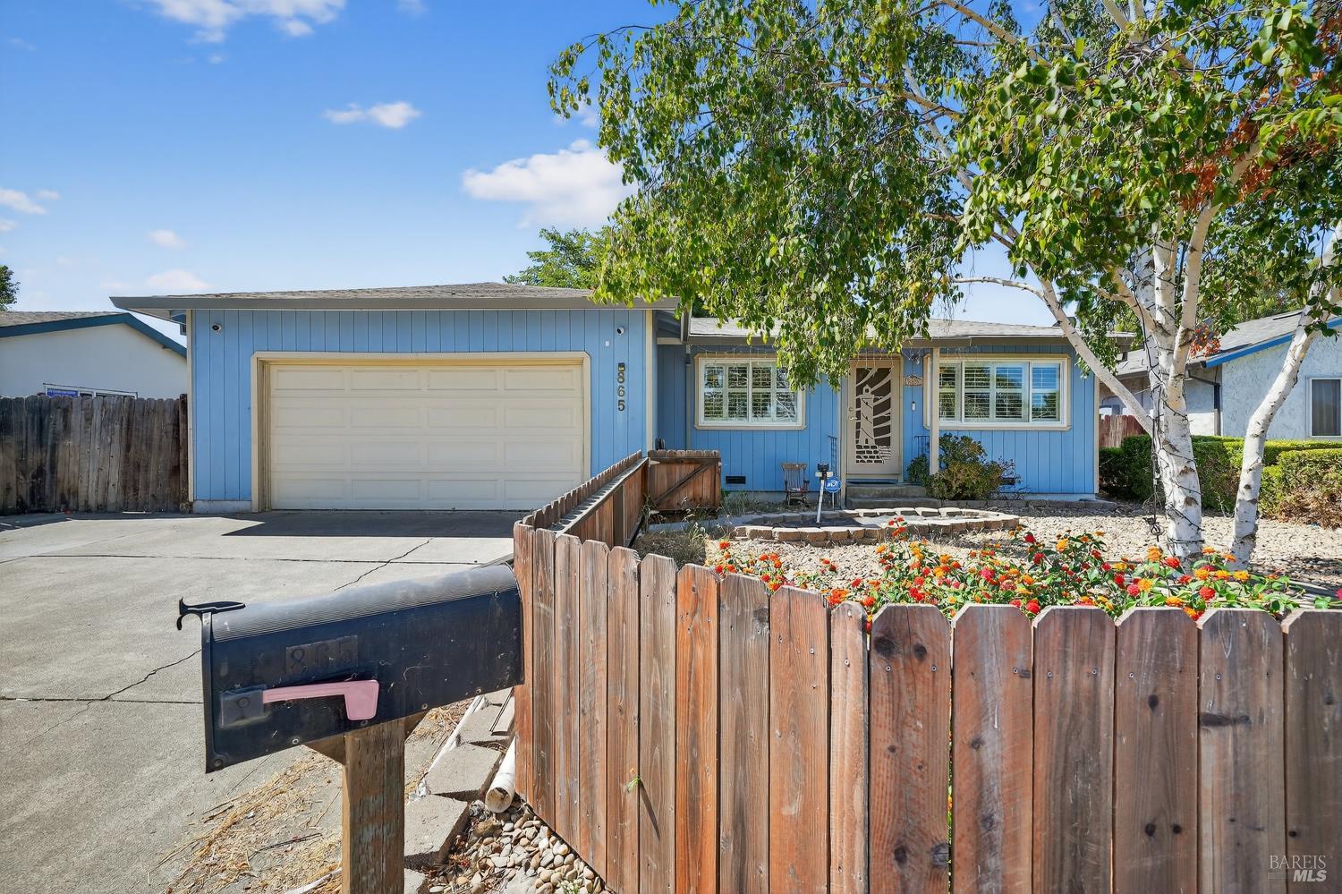 Detail Gallery Image 2 of 36 For 865 Camelia Dr, Dixon,  CA 95620 - 3 Beds | 1/1 Baths