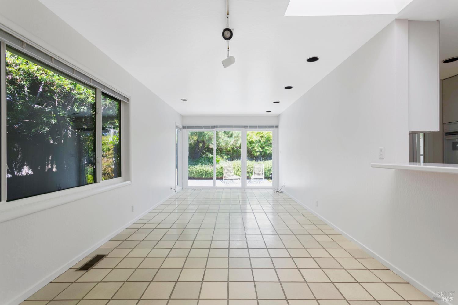 Detail Gallery Image 5 of 22 For 160 Whittier Ave, San Rafael,  CA 94903 - 4 Beds | 2 Baths
