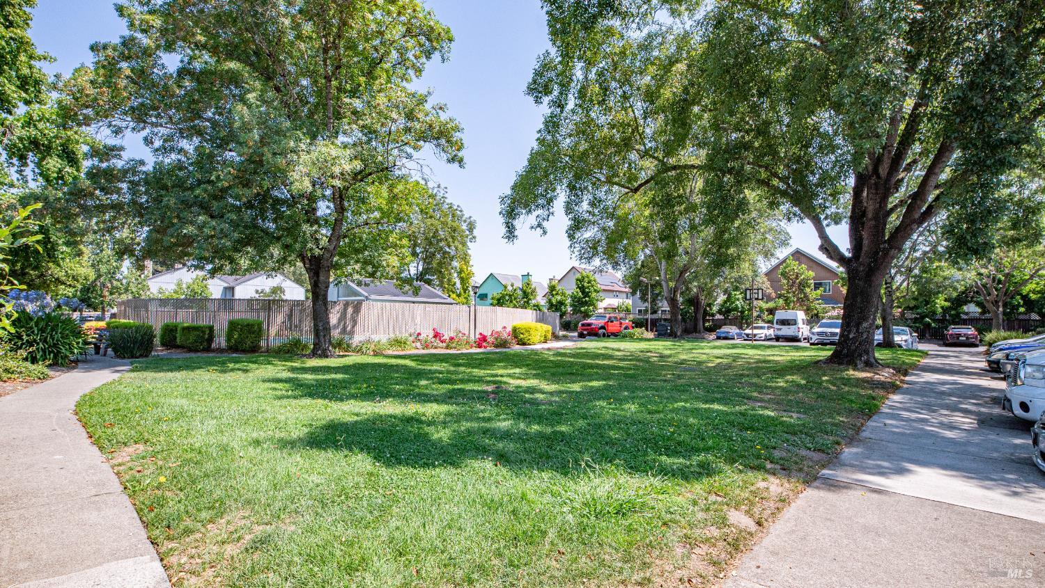 Detail Gallery Image 27 of 27 For 307 Occidental Cir, Santa Rosa,  CA 95401 - 3 Beds | 2/1 Baths