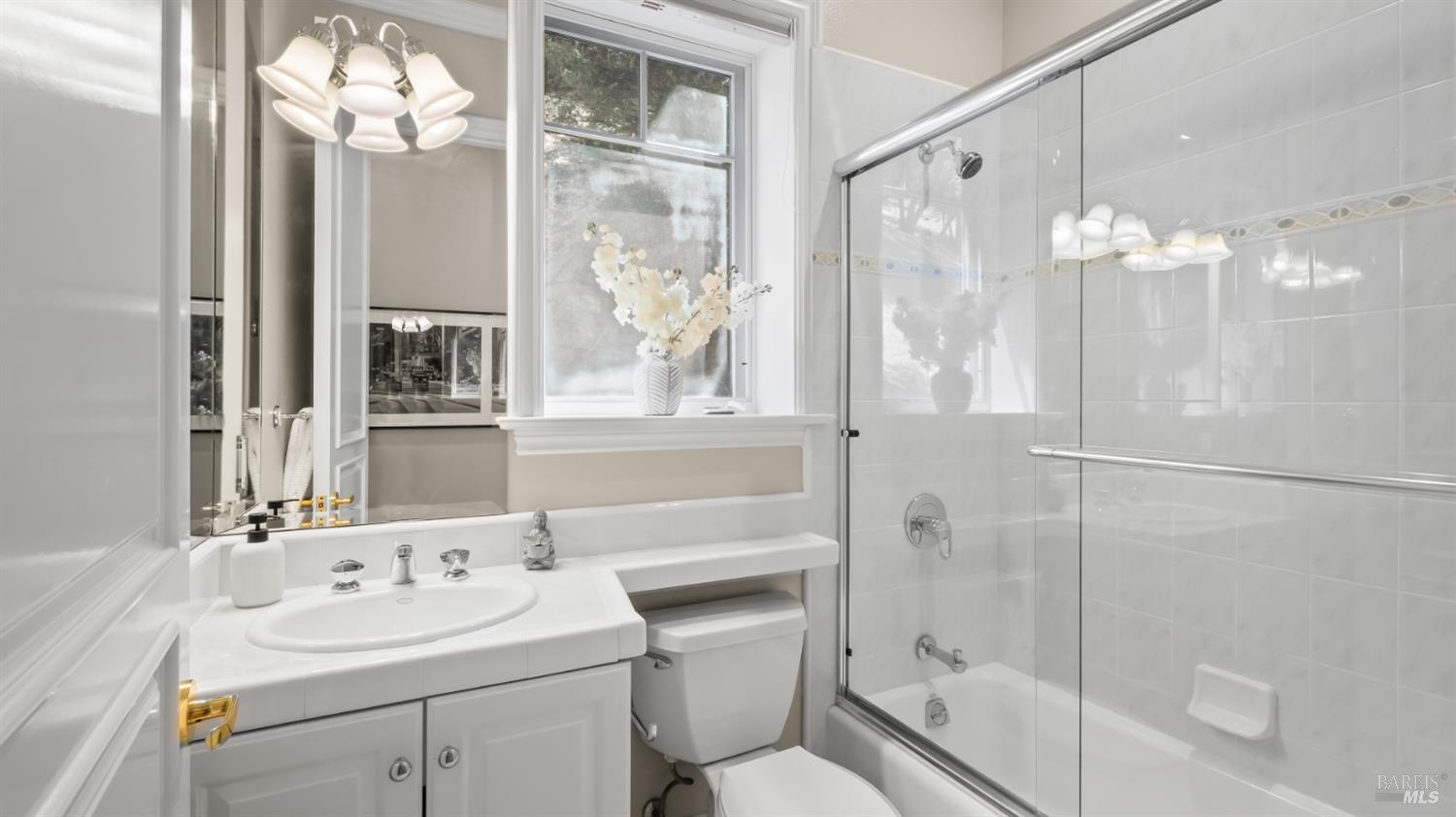 Detail Gallery Image 33 of 83 For 1 the Alameda Knls, San Anselmo,  CA 94960 - 5 Beds | 5/1 Baths