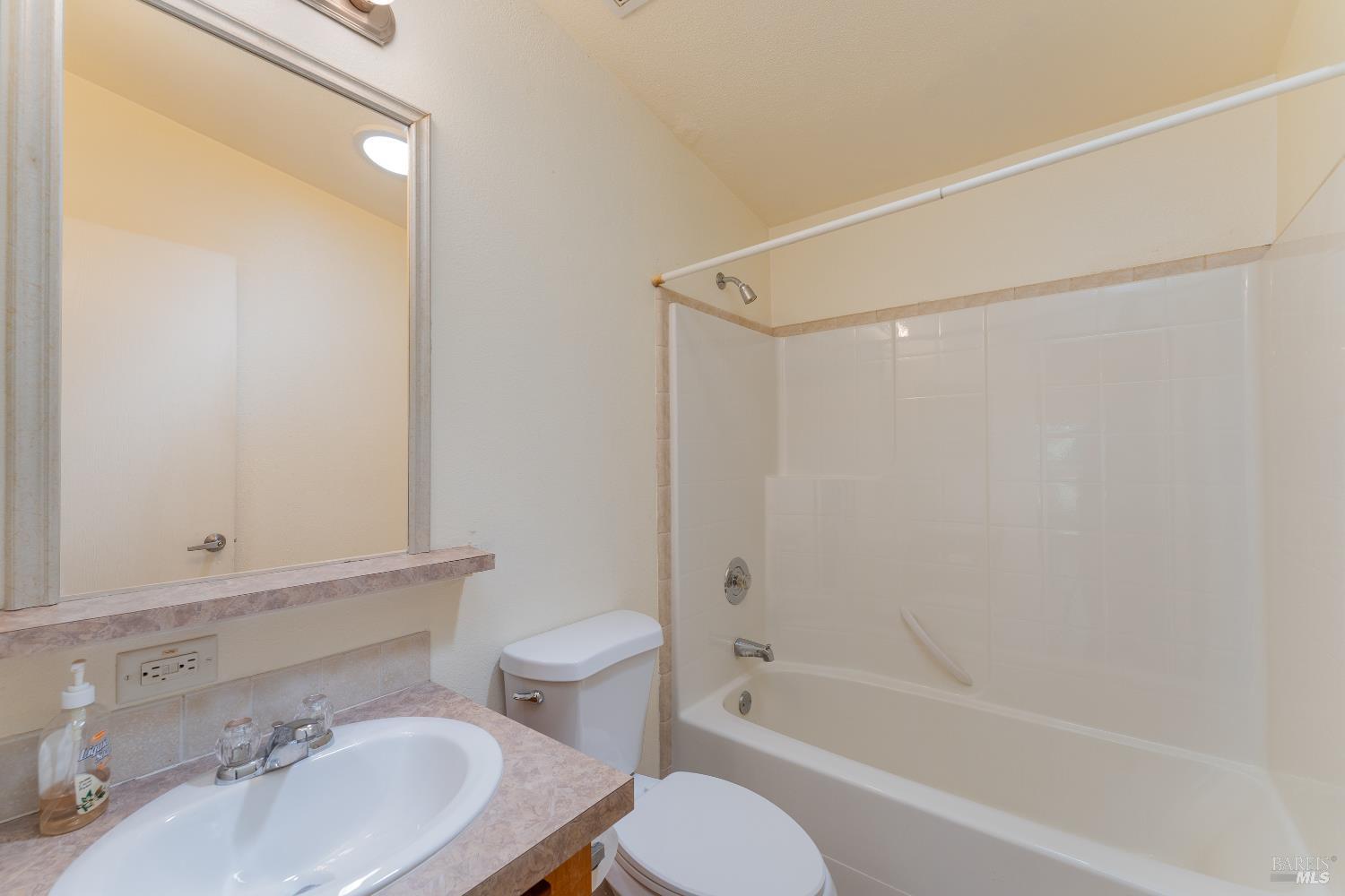 Detail Gallery Image 17 of 25 For 1409 W State Highway 20 Hwy, Upper Lake,  CA 95485 - 3 Beds | 2 Baths