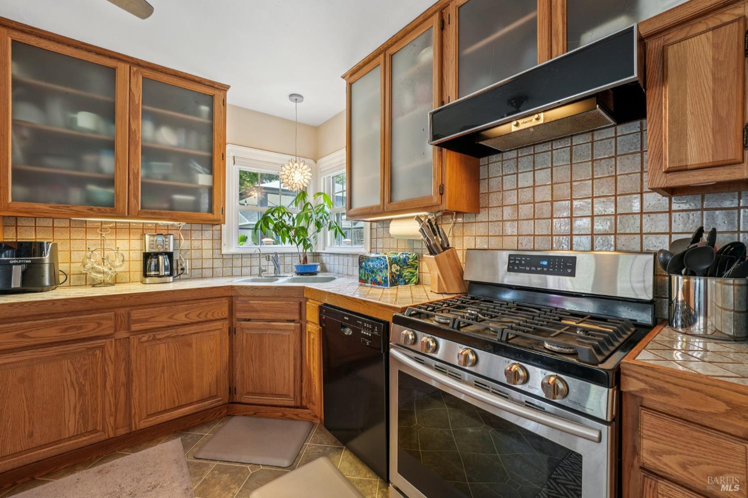 Detail Gallery Image 23 of 68 For 1072 Raymond Ave, Napa,  CA 94559 - 3 Beds | 1/1 Baths
