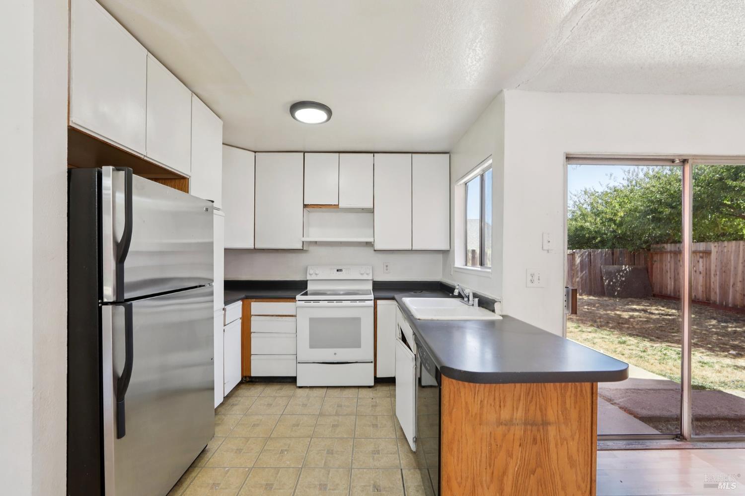 Detail Gallery Image 13 of 41 For 112 Lilac Ct, Vallejo,  CA 94589 - 3 Beds | 2 Baths