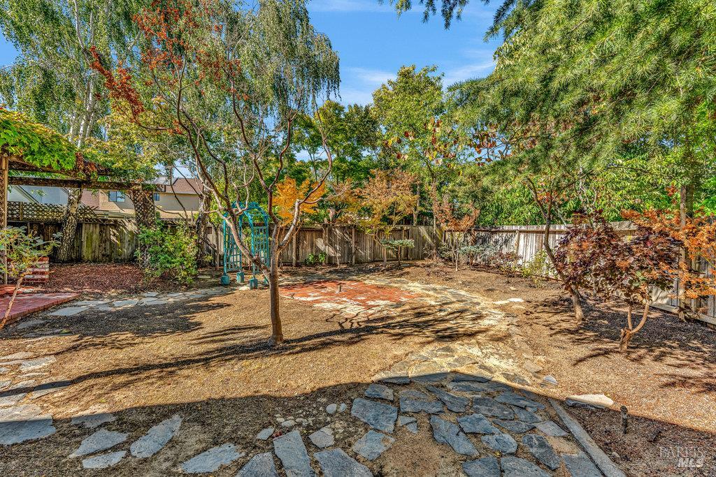Detail Gallery Image 60 of 66 For 564 Willow Ct, Benicia,  CA 94510 - 2 Beds | 2 Baths