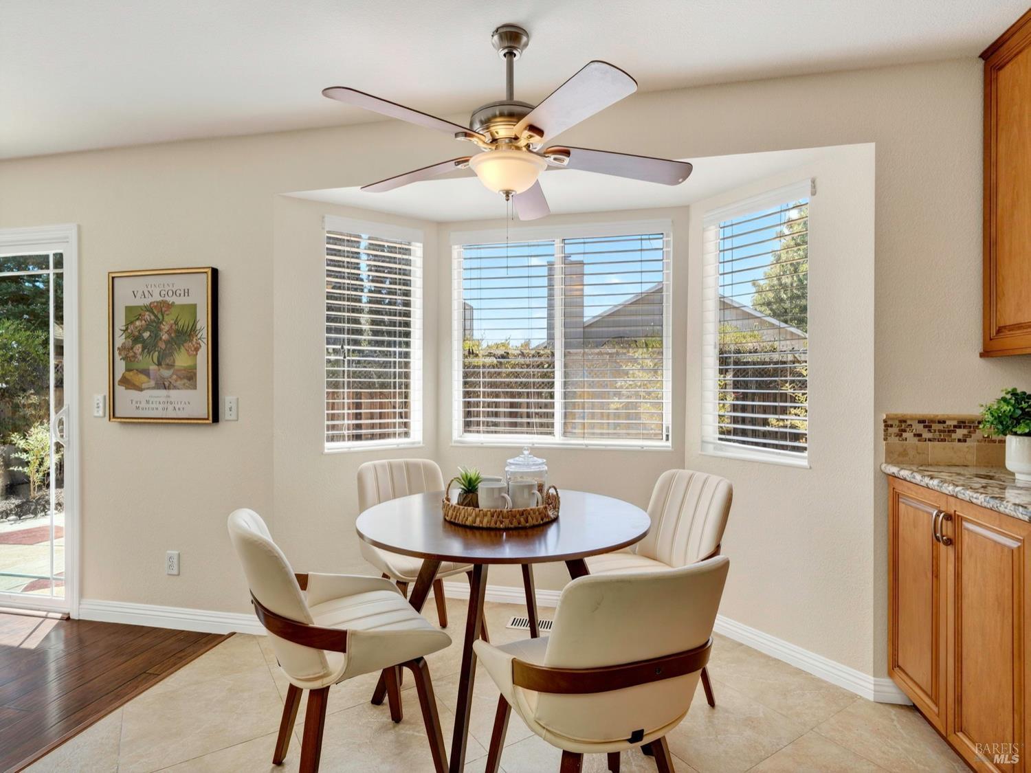 Detail Gallery Image 13 of 47 For 688 Natalie Dr, Windsor,  CA 95492 - 5 Beds | 3 Baths