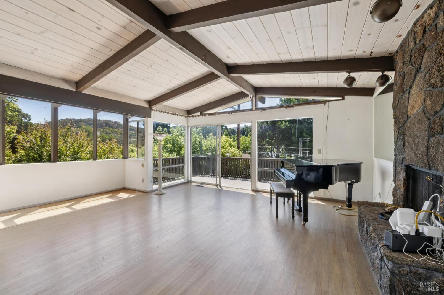 Detail Gallery Image 7 of 52 For 352 Shoreline Hwy, Mill Valley,  CA 94941 - 3 Beds | 2/1 Baths