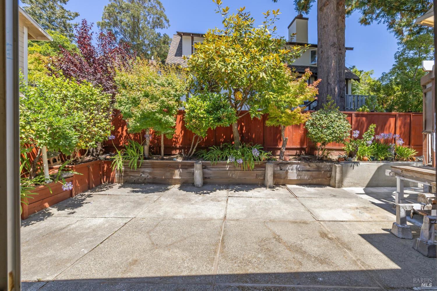 Detail Gallery Image 17 of 52 For 352 Shoreline Hwy, Mill Valley,  CA 94941 - 3 Beds | 2/1 Baths