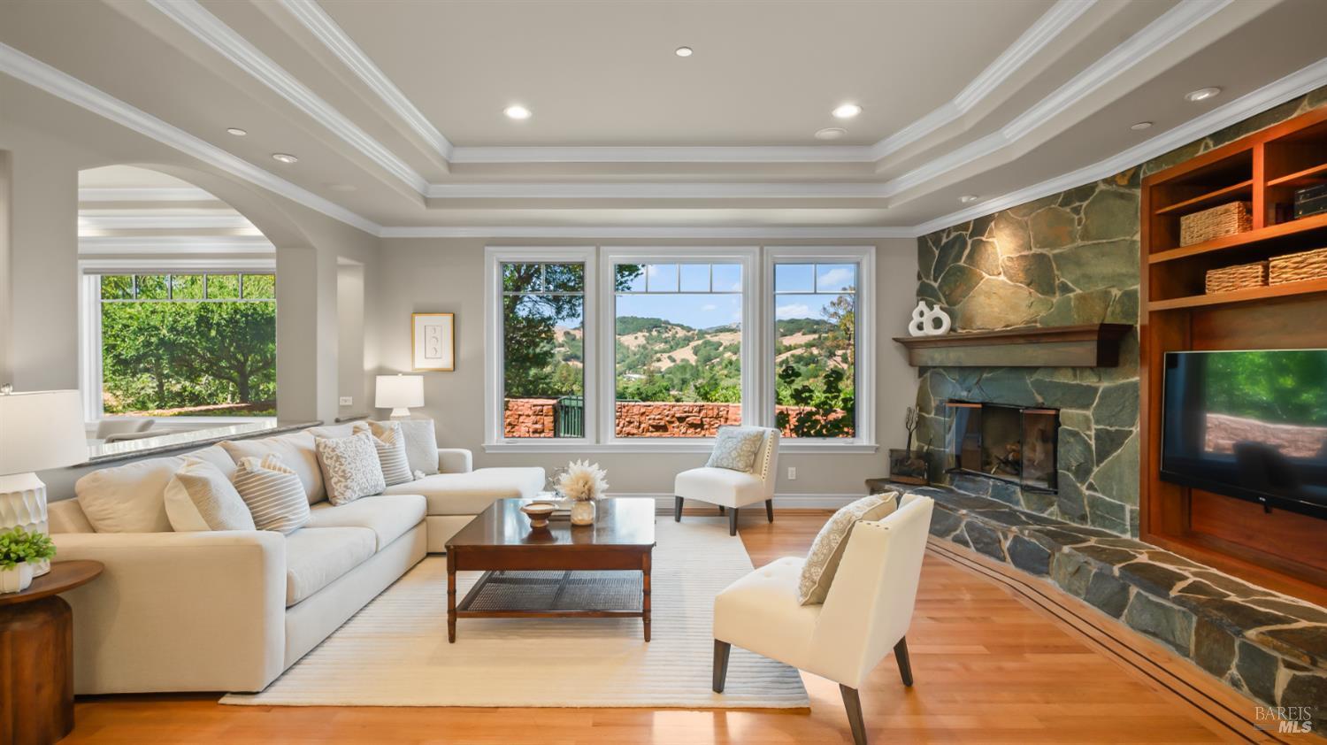 Detail Gallery Image 12 of 83 For 1 the Alameda Knls, San Anselmo,  CA 94960 - 5 Beds | 5/1 Baths