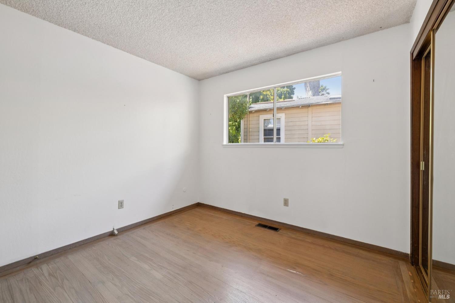 Detail Gallery Image 31 of 52 For 352 Shoreline Hwy, Mill Valley,  CA 94941 - 3 Beds | 2/1 Baths