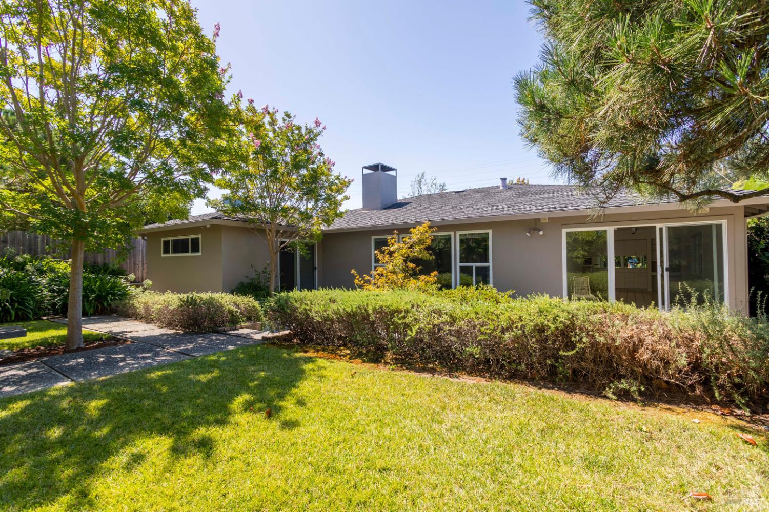 Detail Gallery Image 2 of 22 For 160 Whittier Ave, San Rafael,  CA 94903 - 4 Beds | 2 Baths