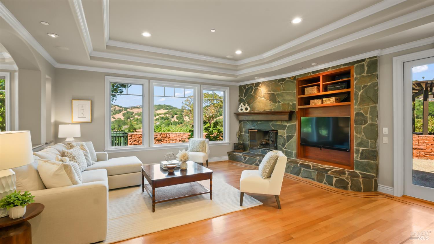 Detail Gallery Image 11 of 83 For 1 the Alameda Knls, San Anselmo,  CA 94960 - 5 Beds | 5/1 Baths