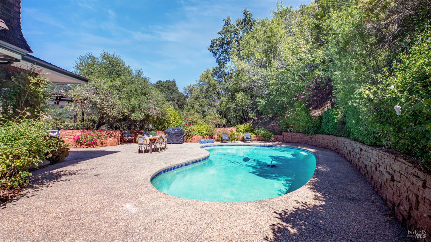 Detail Gallery Image 58 of 83 For 1 the Alameda Knls, San Anselmo,  CA 94960 - 5 Beds | 5/1 Baths