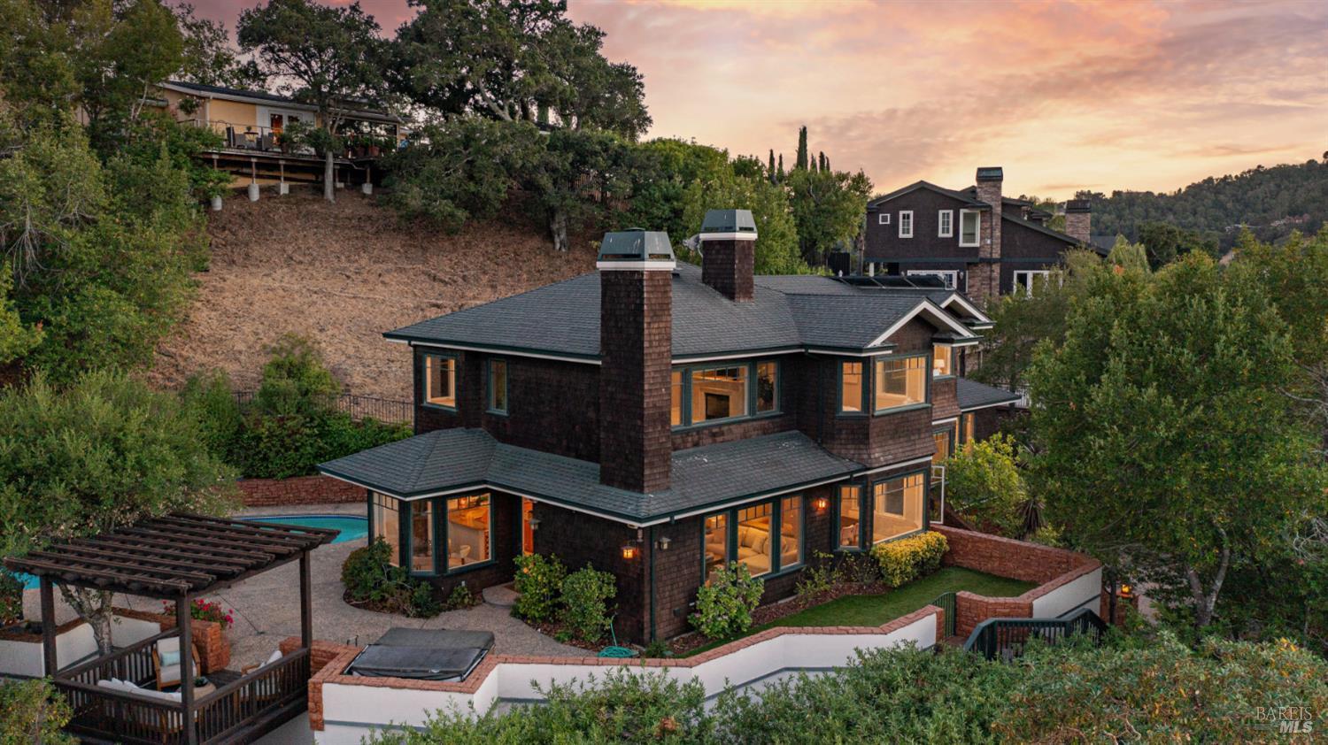 Detail Gallery Image 2 of 83 For 1 the Alameda Knls, San Anselmo,  CA 94960 - 5 Beds | 5/1 Baths