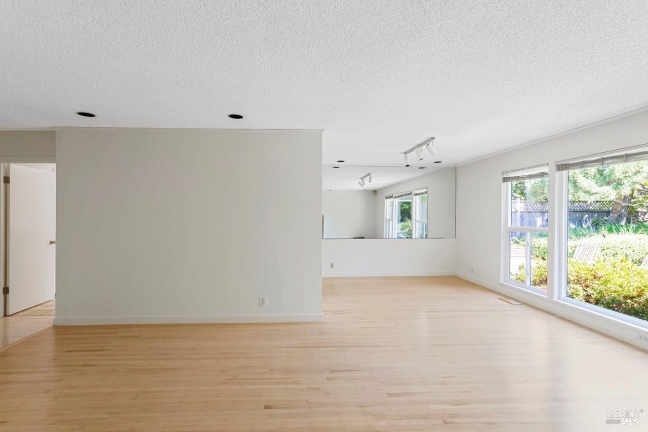 Detail Gallery Image 17 of 22 For 160 Whittier Ave, San Rafael,  CA 94903 - 4 Beds | 2 Baths