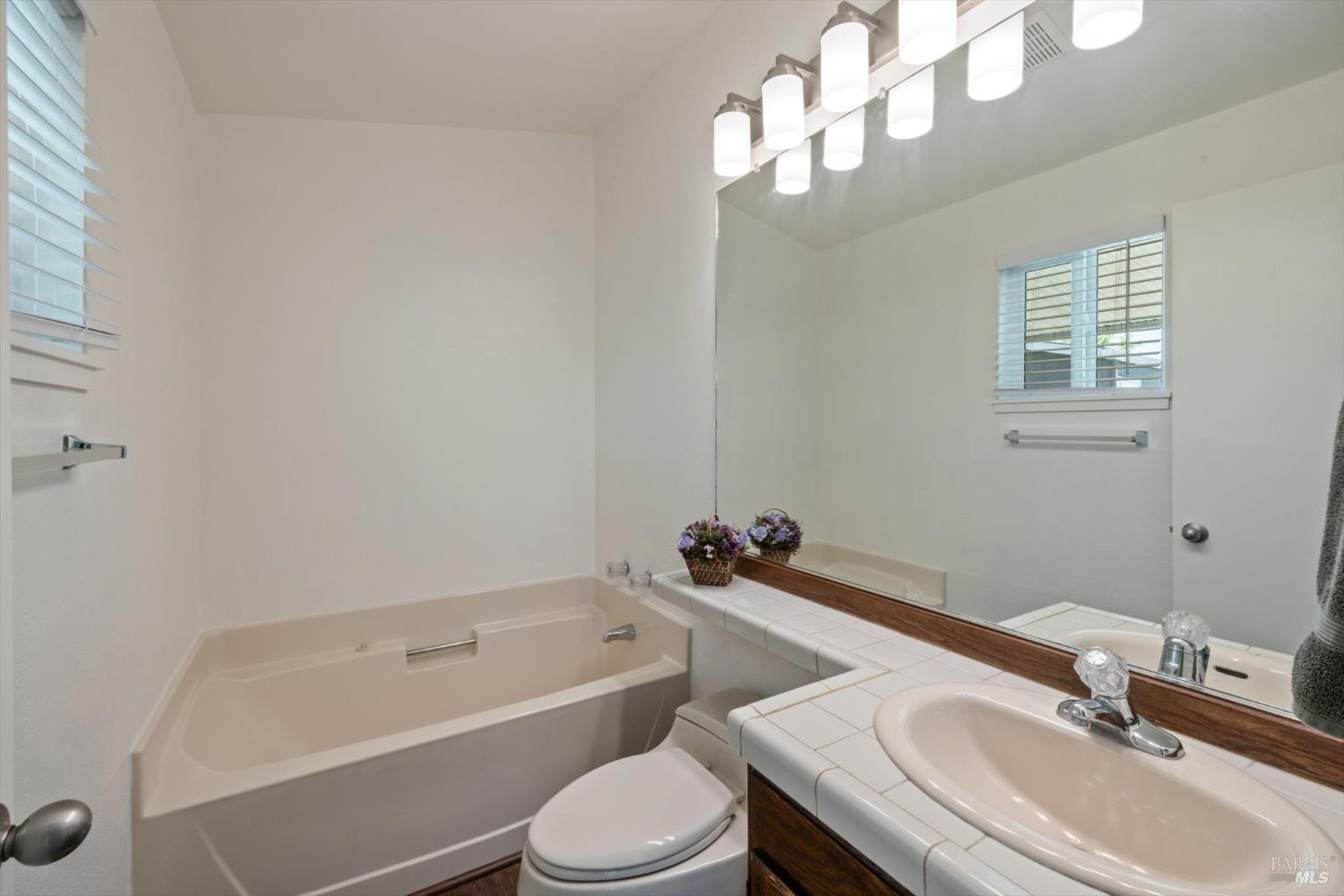Detail Gallery Image 29 of 39 For 209 Shirley Ct 116, Napa,  CA 94558 - 2 Beds | 2 Baths