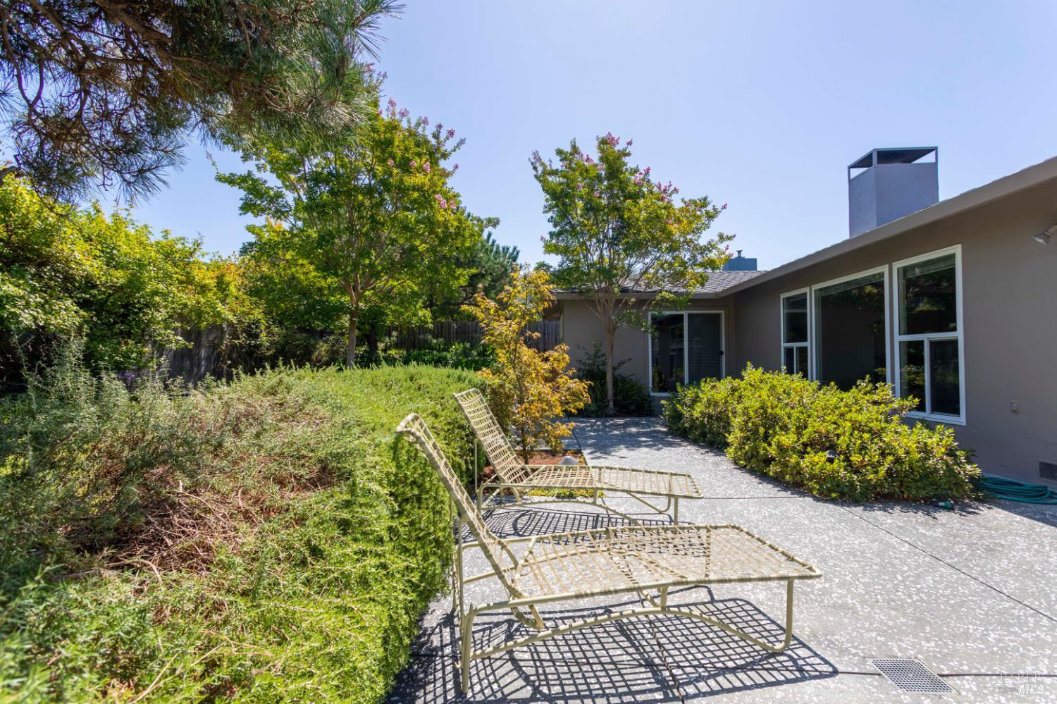 Detail Gallery Image 10 of 22 For 160 Whittier Ave, San Rafael,  CA 94903 - 4 Beds | 2 Baths