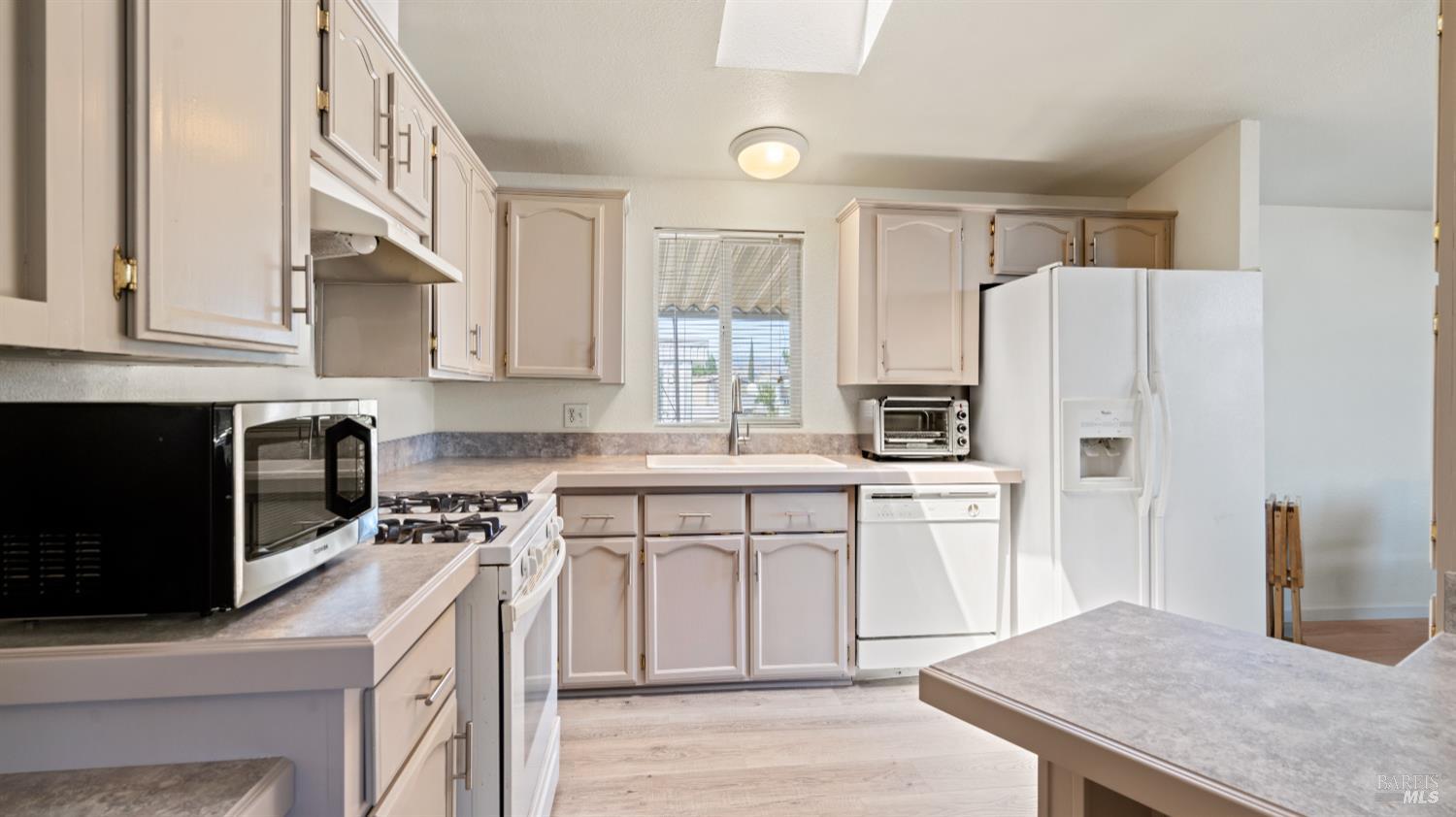 Detail Gallery Image 14 of 34 For 131 Del Paso Dr, Vacaville,  CA 95687 - 3 Beds | 2 Baths
