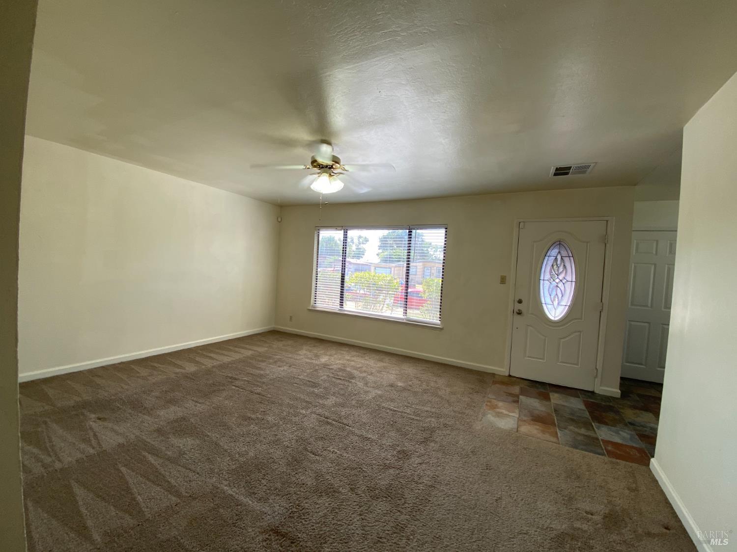 Detail Gallery Image 4 of 18 For 506 Nebraska St, Fairfield,  CA 94533 - 3 Beds | 2 Baths