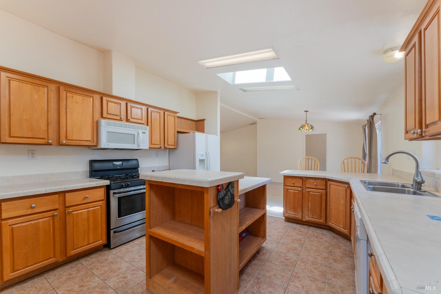 Detail Gallery Image 8 of 25 For 1409 W State Highway 20 Hwy, Upper Lake,  CA 95485 - 3 Beds | 2 Baths