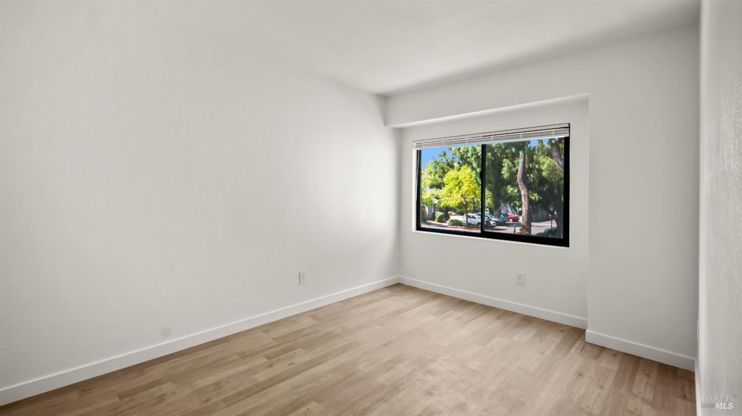 Detail Gallery Image 16 of 27 For 307 Occidental Cir, Santa Rosa,  CA 95401 - 3 Beds | 2/1 Baths