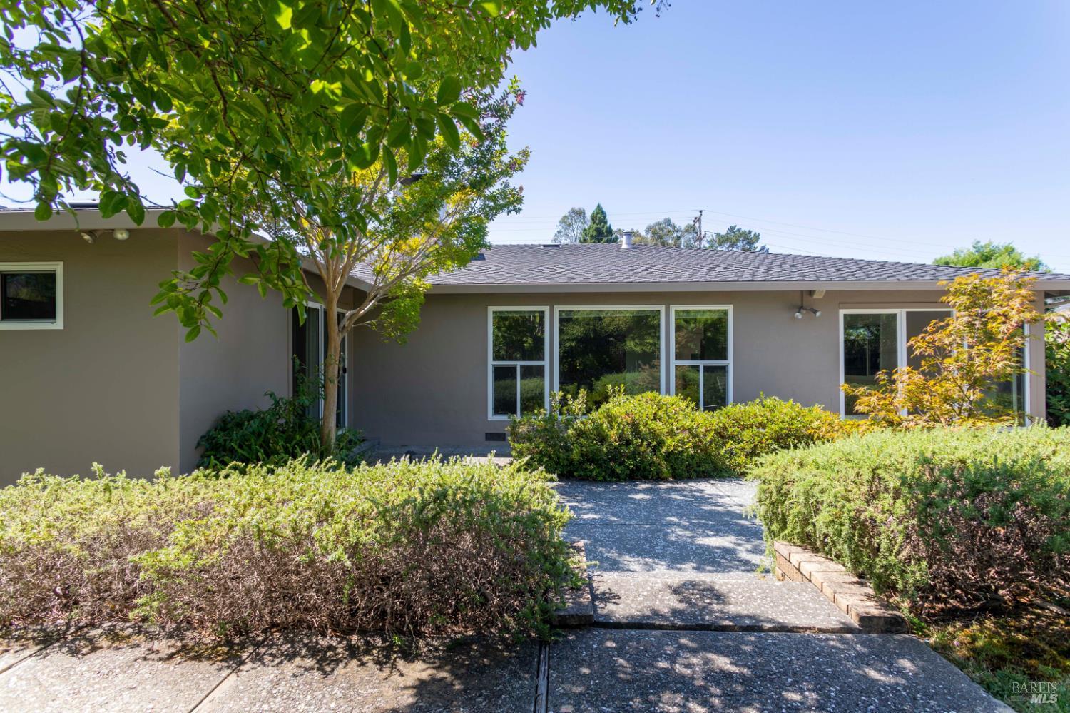 Detail Gallery Image 3 of 22 For 160 Whittier Ave, San Rafael,  CA 94903 - 4 Beds | 2 Baths