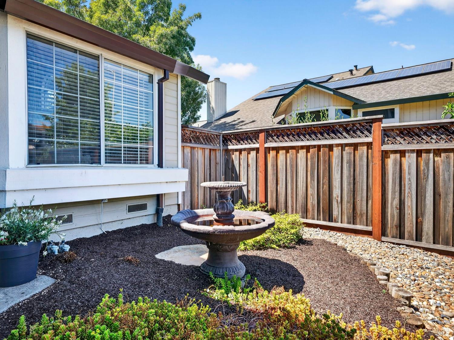 Detail Gallery Image 4 of 47 For 688 Natalie Dr, Windsor,  CA 95492 - 5 Beds | 3 Baths