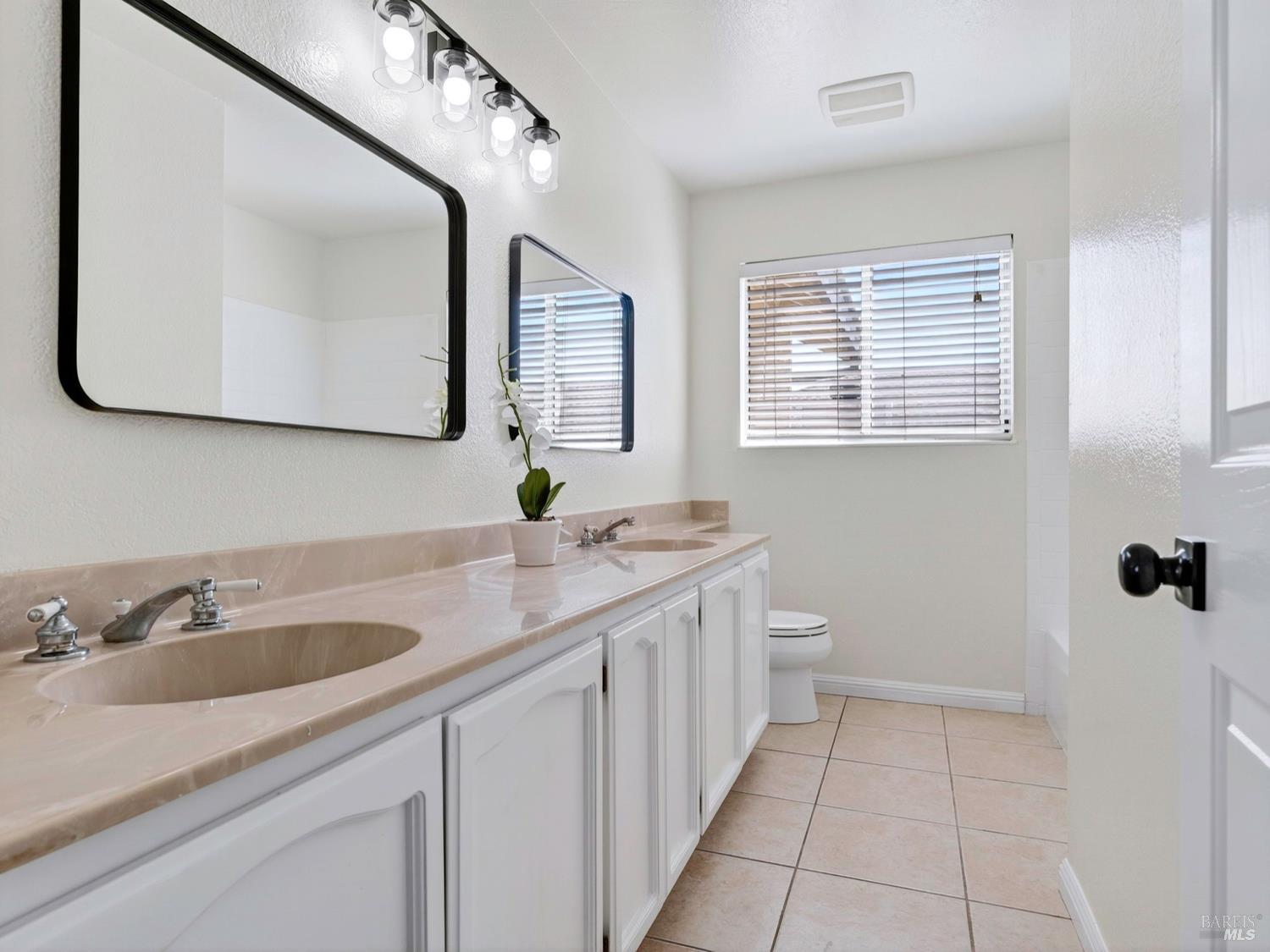 Detail Gallery Image 37 of 47 For 688 Natalie Dr, Windsor,  CA 95492 - 5 Beds | 3 Baths