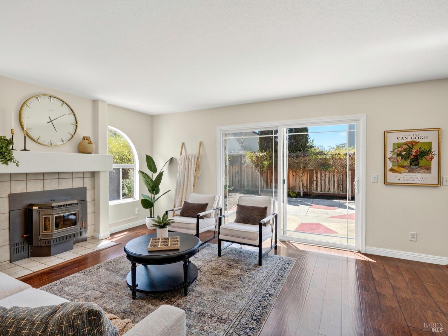 Detail Gallery Image 16 of 47 For 688 Natalie Dr, Windsor,  CA 95492 - 5 Beds | 3 Baths
