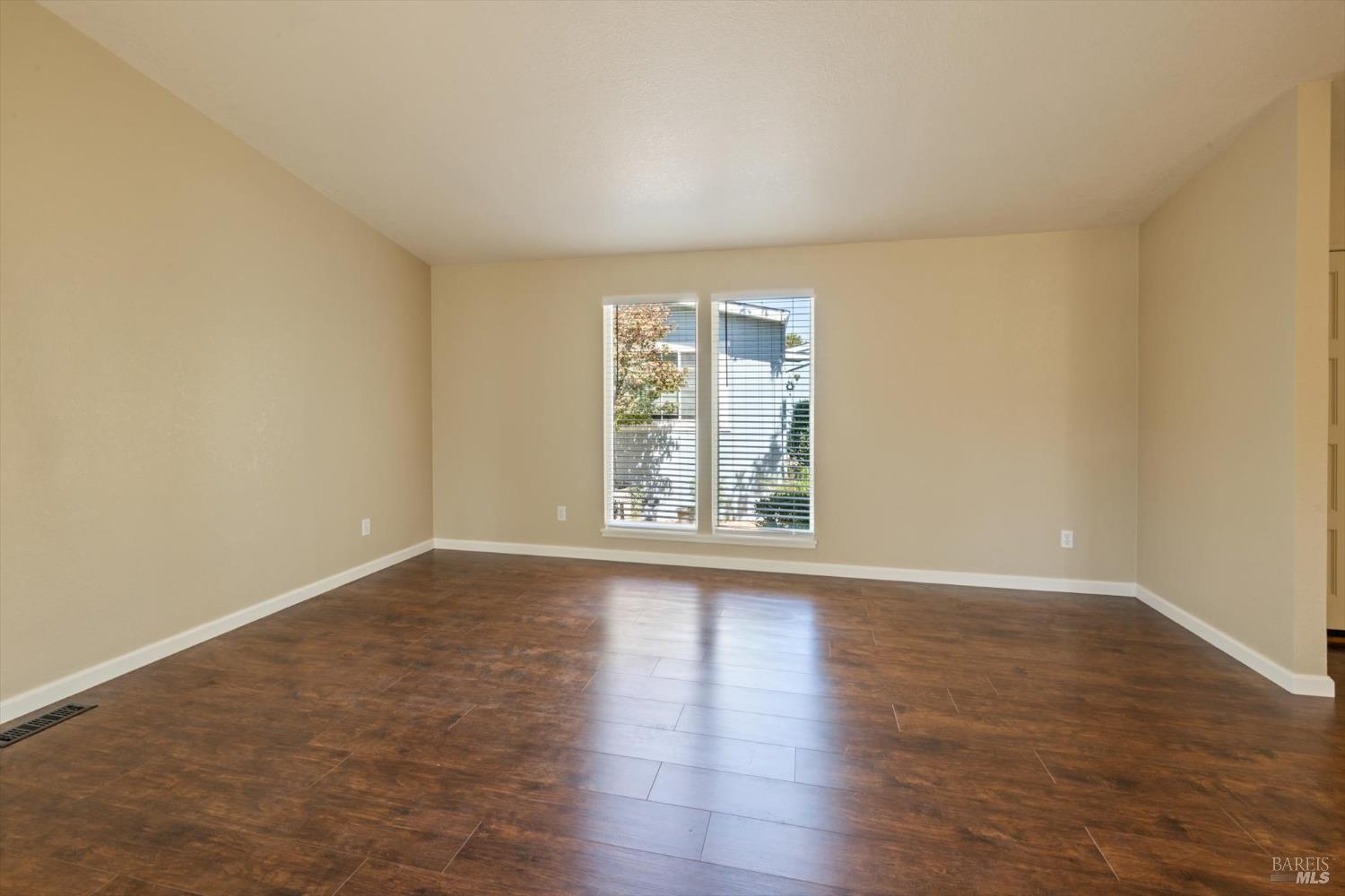 Detail Gallery Image 13 of 39 For 209 Shirley Ct 116, Napa,  CA 94558 - 2 Beds | 2 Baths