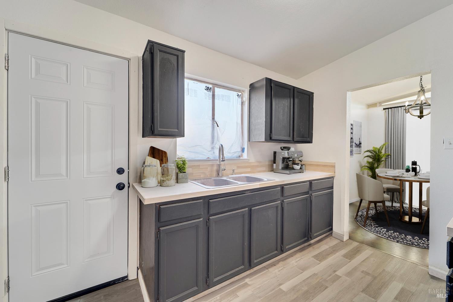 Detail Gallery Image 3 of 8 For 467 Baywood Dr, Vallejo,  CA 94591 - 3 Beds | 1 Baths
