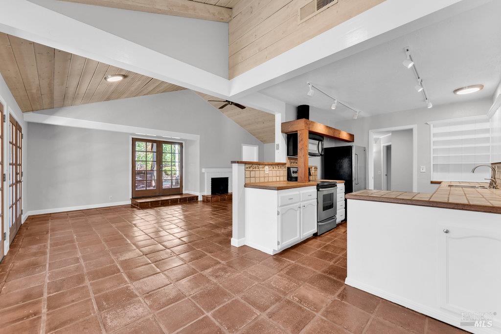 Detail Gallery Image 15 of 66 For 564 Willow Ct, Benicia,  CA 94510 - 2 Beds | 2 Baths