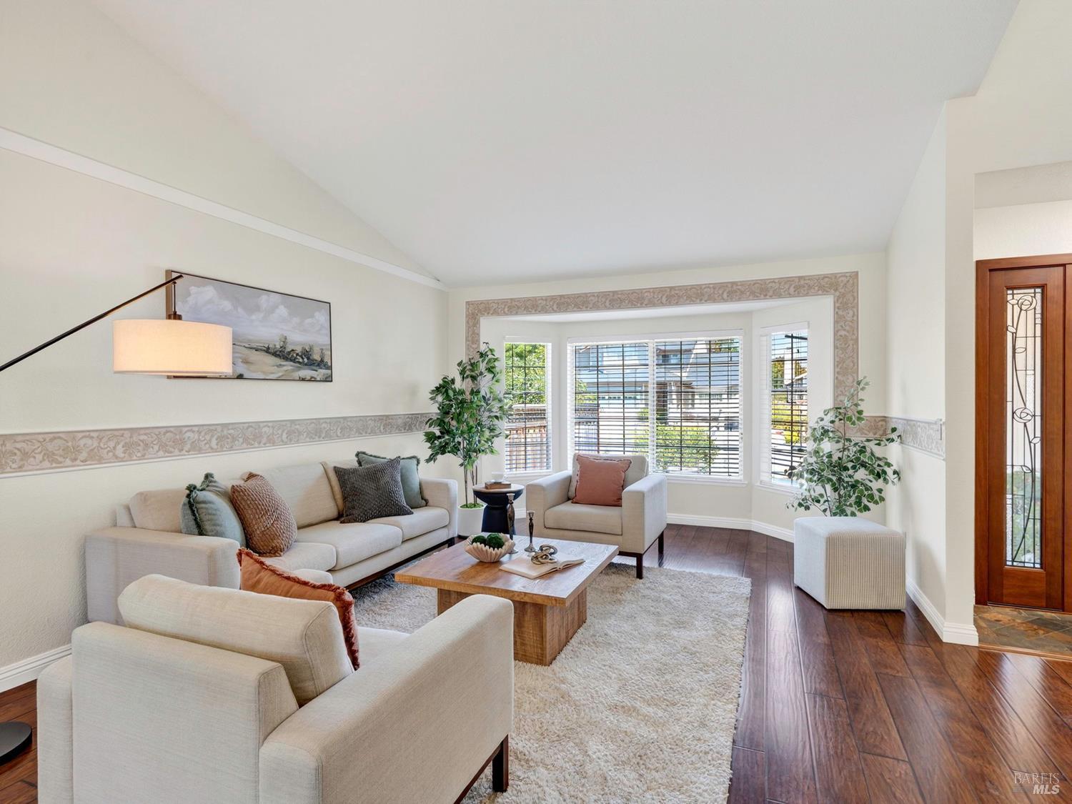 Detail Gallery Image 8 of 47 For 688 Natalie Dr, Windsor,  CA 95492 - 5 Beds | 3 Baths