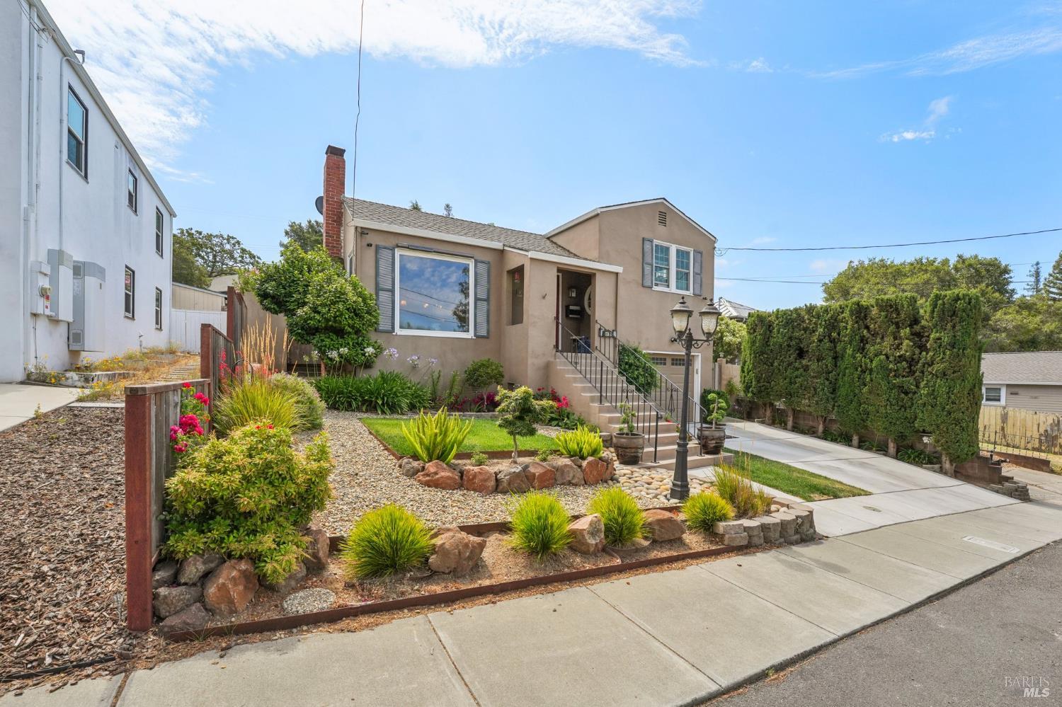 Detail Gallery Image 5 of 68 For 1072 Raymond Ave, Napa,  CA 94559 - 3 Beds | 1/1 Baths