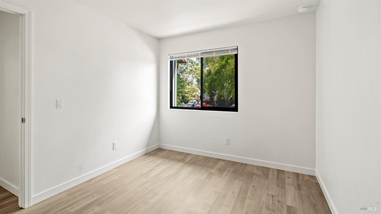 Detail Gallery Image 21 of 27 For 307 Occidental Cir, Santa Rosa,  CA 95401 - 3 Beds | 2/1 Baths