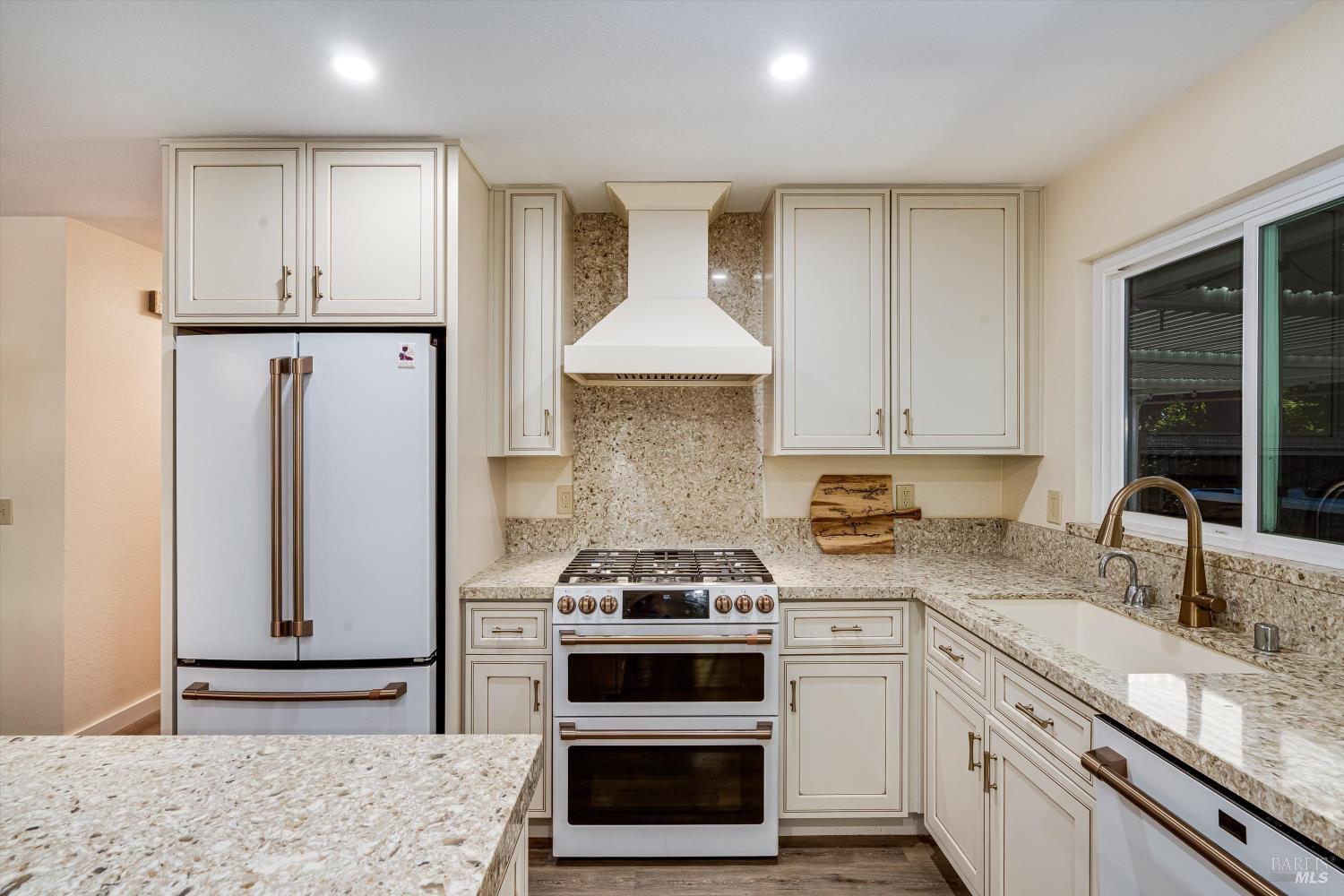 Detail Gallery Image 13 of 32 For 113 Sherwood Dr, Santa Rosa,  CA 95405 - 4 Beds | 2 Baths