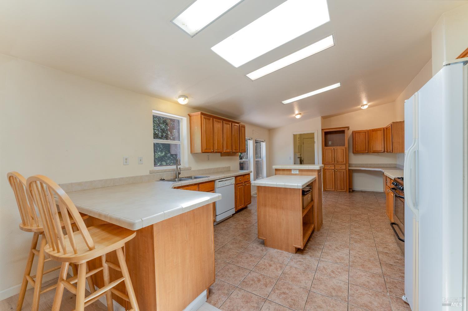 Detail Gallery Image 7 of 25 For 1409 W State Highway 20 Hwy, Upper Lake,  CA 95485 - 3 Beds | 2 Baths