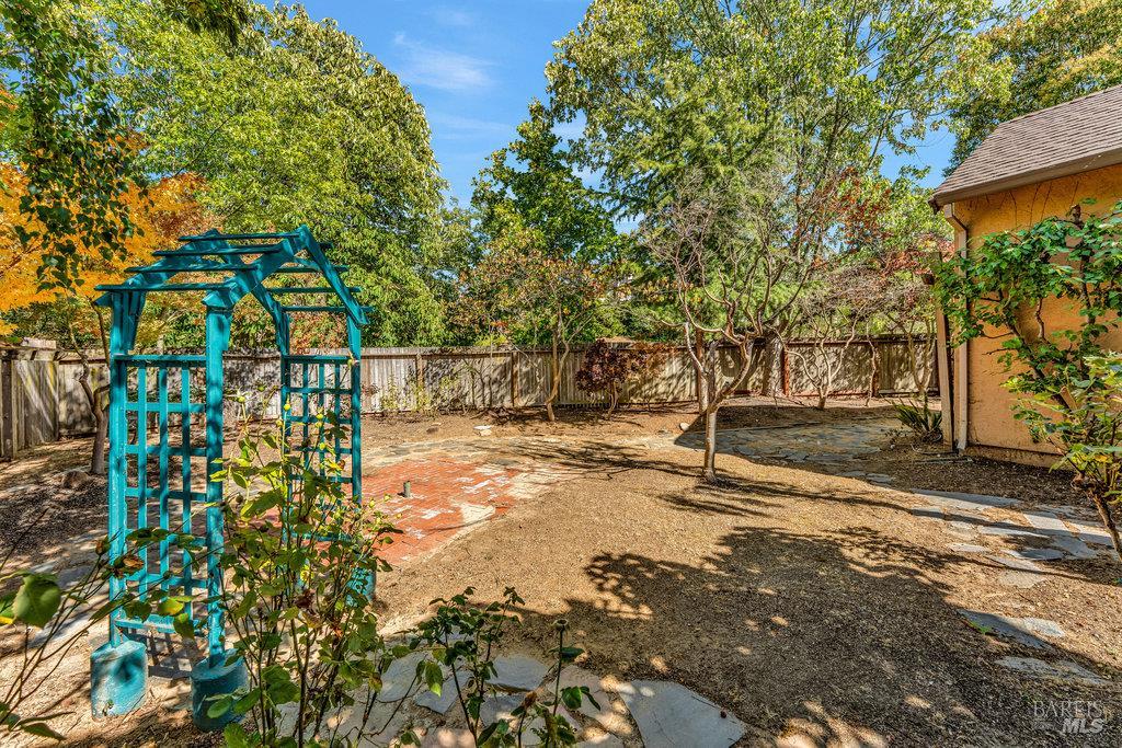 Detail Gallery Image 61 of 66 For 564 Willow Ct, Benicia,  CA 94510 - 2 Beds | 2 Baths