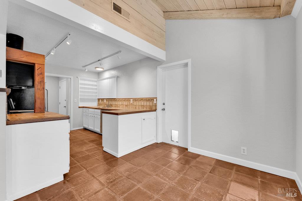 Detail Gallery Image 19 of 66 For 564 Willow Ct, Benicia,  CA 94510 - 2 Beds | 2 Baths