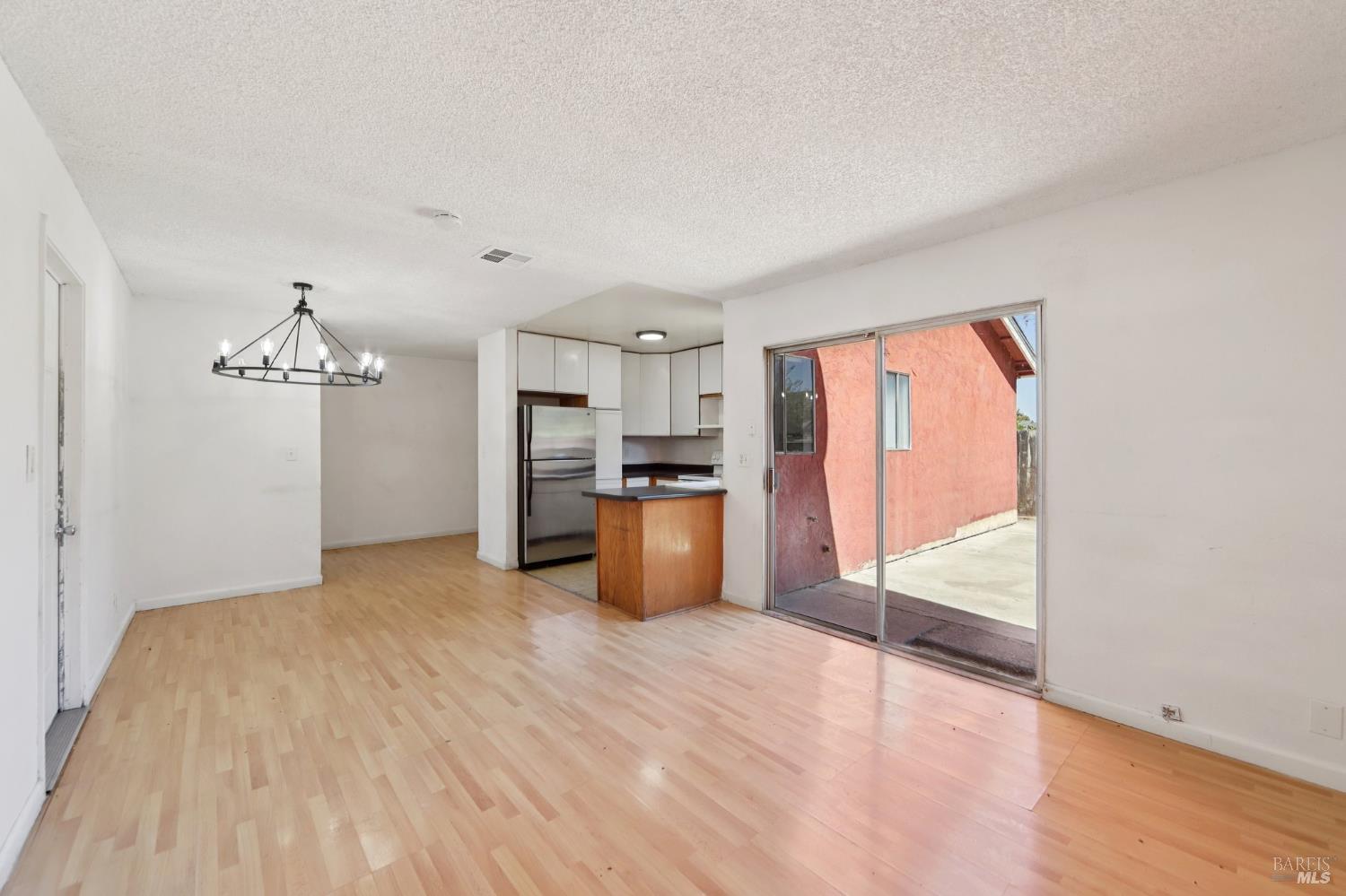Detail Gallery Image 7 of 41 For 112 Lilac Ct, Vallejo,  CA 94589 - 3 Beds | 2 Baths