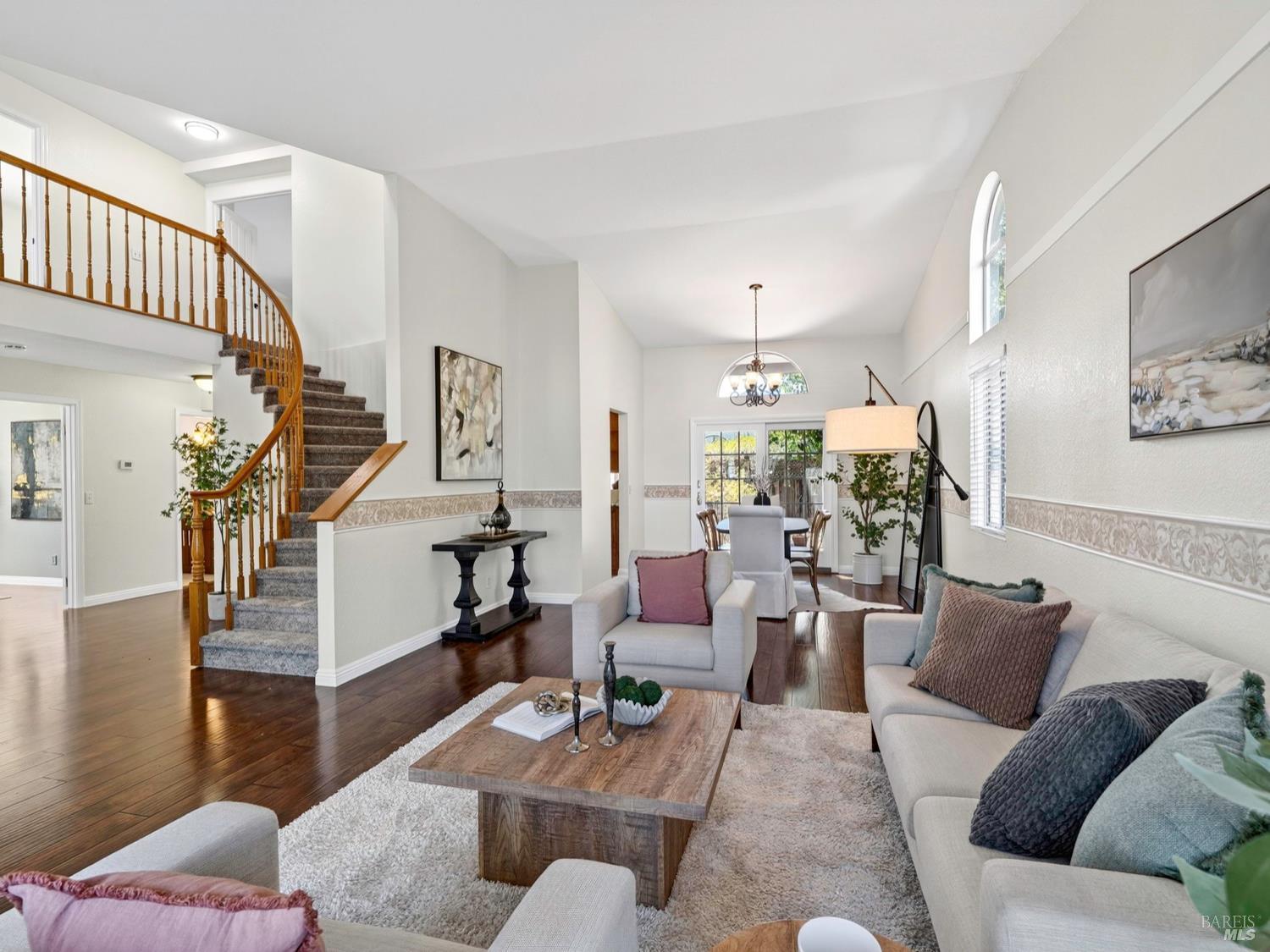 Detail Gallery Image 9 of 47 For 688 Natalie Dr, Windsor,  CA 95492 - 5 Beds | 3 Baths