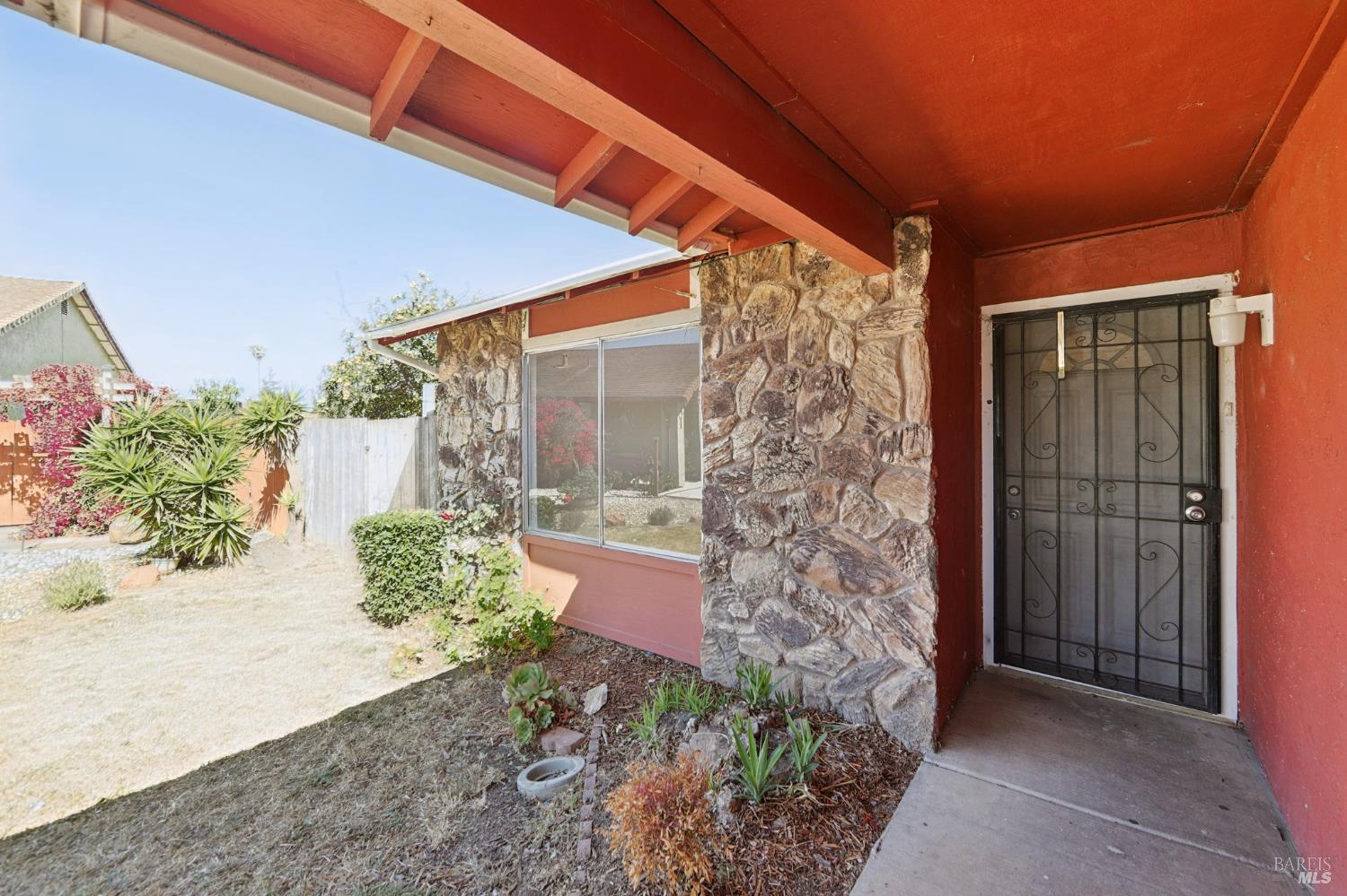 Detail Gallery Image 4 of 41 For 112 Lilac Ct, Vallejo,  CA 94589 - 3 Beds | 2 Baths