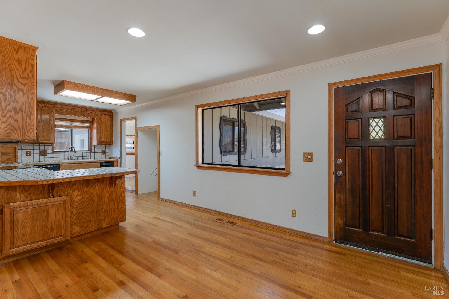 Detail Gallery Image 4 of 29 For 225 Zinfandel Dr, Ukiah,  CA 95482 - 3 Beds | 2 Baths